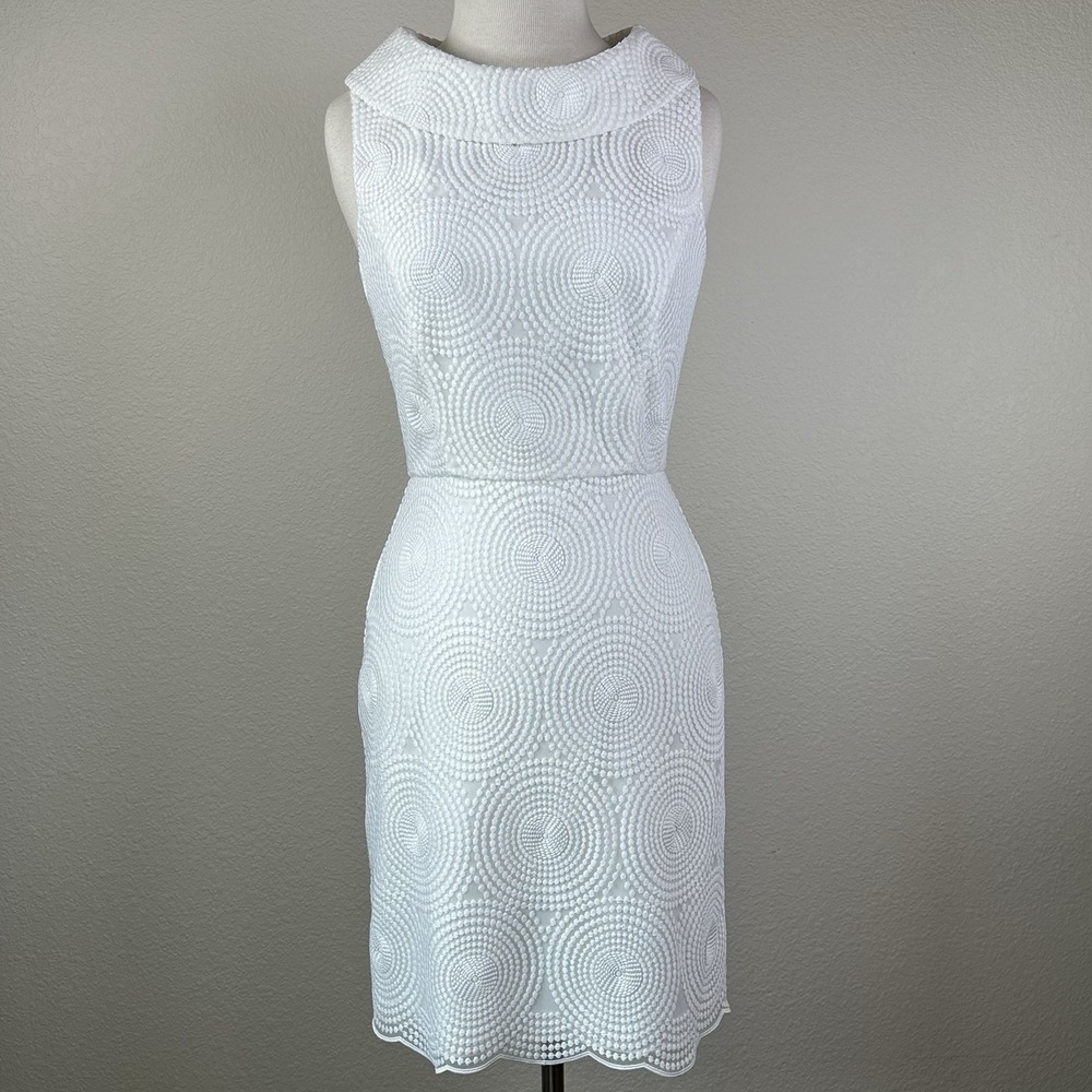Trina Turk Lomita White‎ Textured Lace Mod Sheath Dress Scalloped Hem